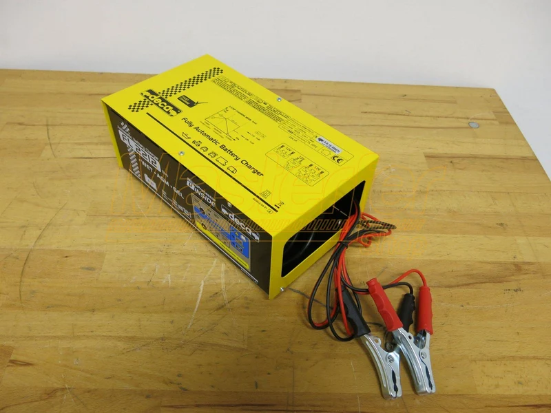 Caricabatterie mantenitore auto moto furgoni camion elettronico 6-12V Deca FL 2212 (carica max 22 A)