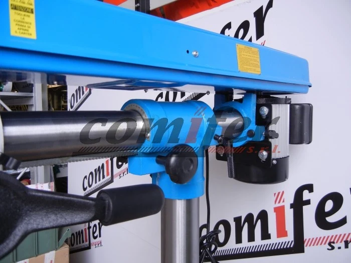Fervi 0757 - Trapano da banco con trasmissione a cinghia e testa inclinabile 220V - 550W