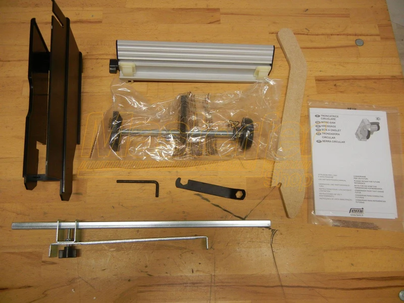 Femi 733 - 1300W Troncatrice per legno 220v