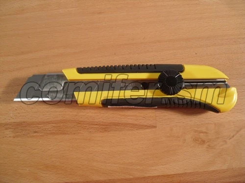 Cutter taglierino Stanley Dynagrip 10-425 (25mm)