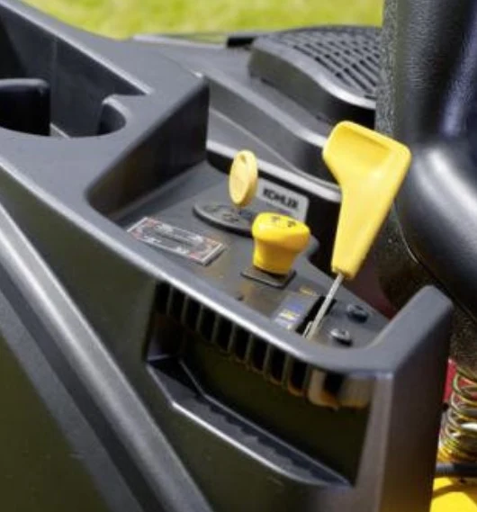 Cub Cadet XZ6 S107 - Trattorino rasaerba zero turns trilama - Taglio 107cm 679cc - Raggio zero