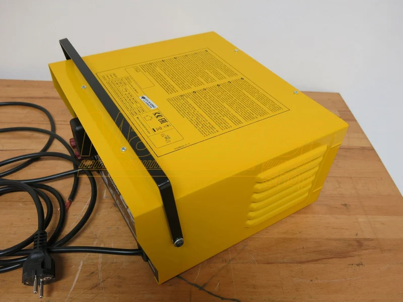 Avviatore caricabatterie 12-24V - Deca CLASS BOOSTER 220A (carica 20 A - avviamento 230 A)
