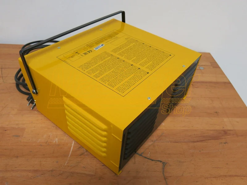 Avviatore caricabatterie 12-24V - Deca CLASS BOOSTER 220A (carica 20 A - avviamento 230 A)