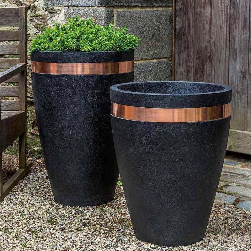 Moderne Tapered Concrete Planters - Campania