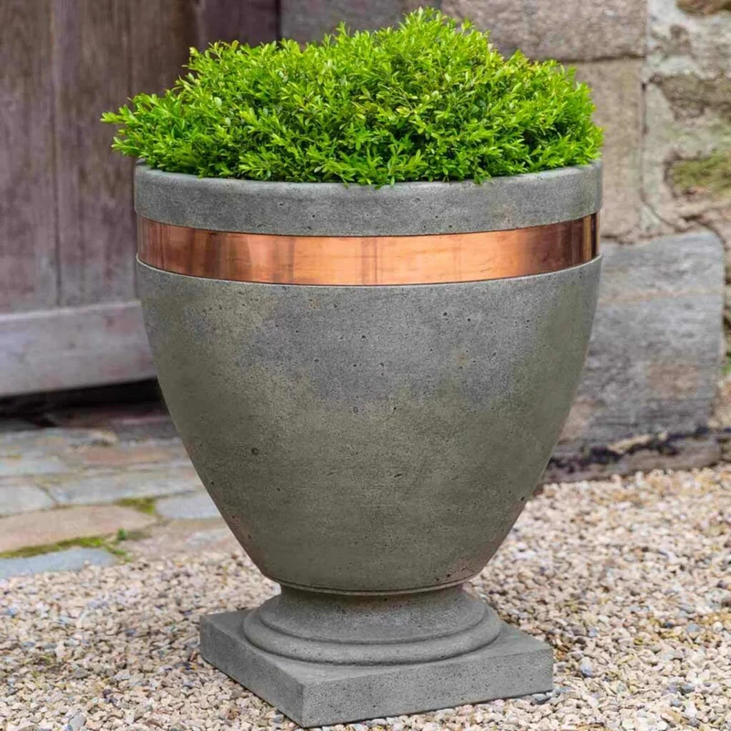 Moderne Copper Banded Concrete Planters - Campania