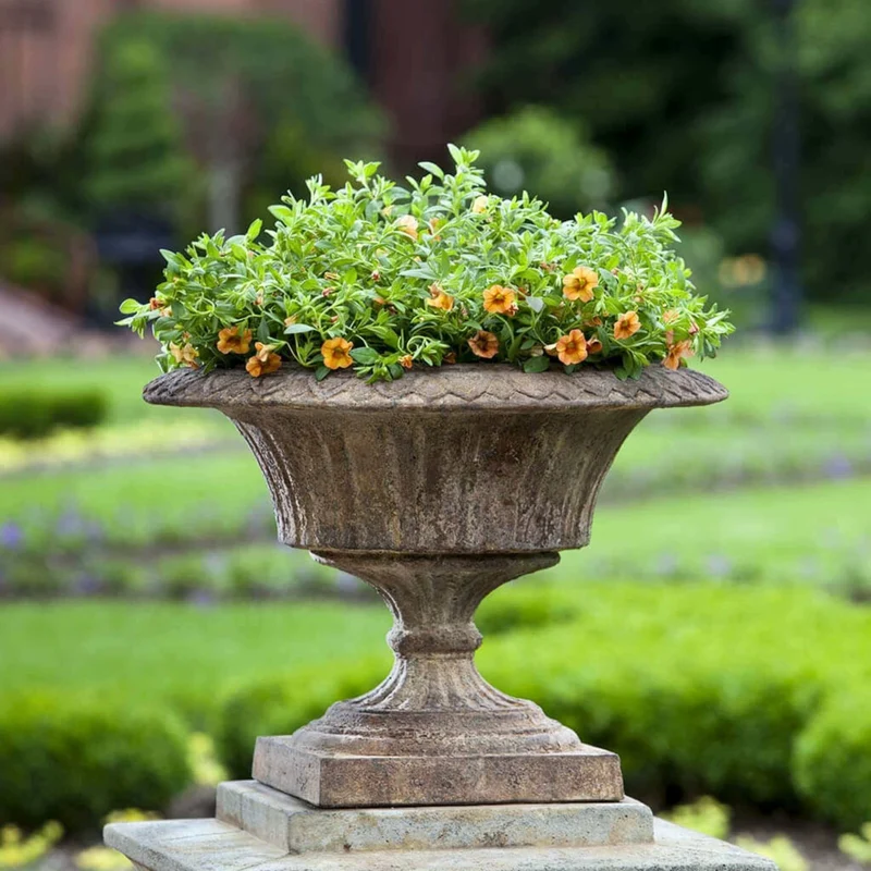 Smithsonian Fluted Valentine Concrete Urn Planter - Campania #P527