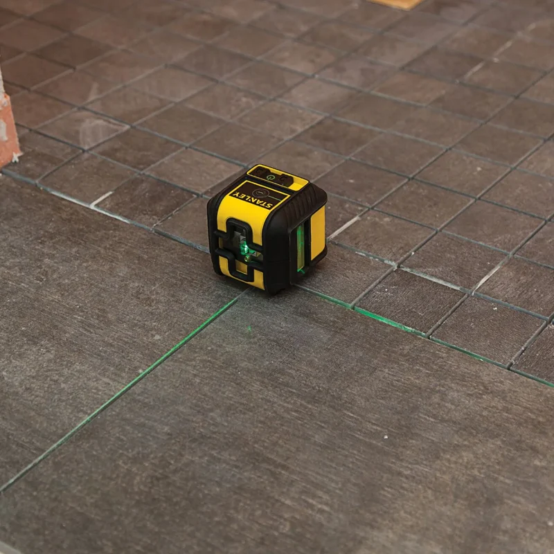 Stanley STHT77592-1 - Livella laser tracciatore CROSS 90 - raggio verde