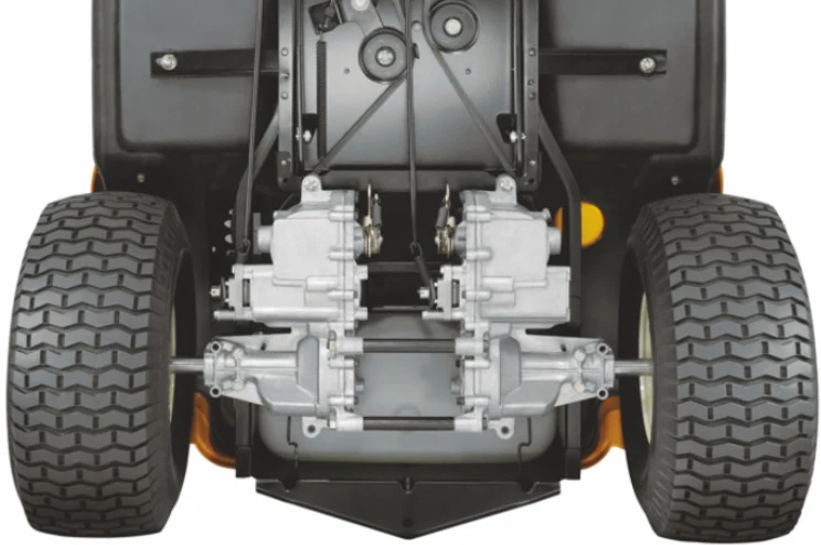 Cub Cadet Z3 137 Rasaerba zero turn a leve , raggio zero per pendenze 46% (25°) , taglio 137 cm , c.c. 726 Trasmissione Doppia Hydro