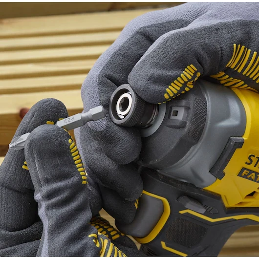 Stanley SFMCF820D2K-QW – Avvitatore a impulsi brushless 18V V20 - 2 x 2Ah in valigetta