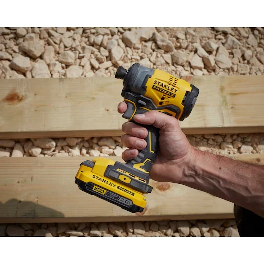 Stanley SFMCF820D2K-QW – Avvitatore a impulsi brushless 18V V20 - 2 x 2Ah in valigetta