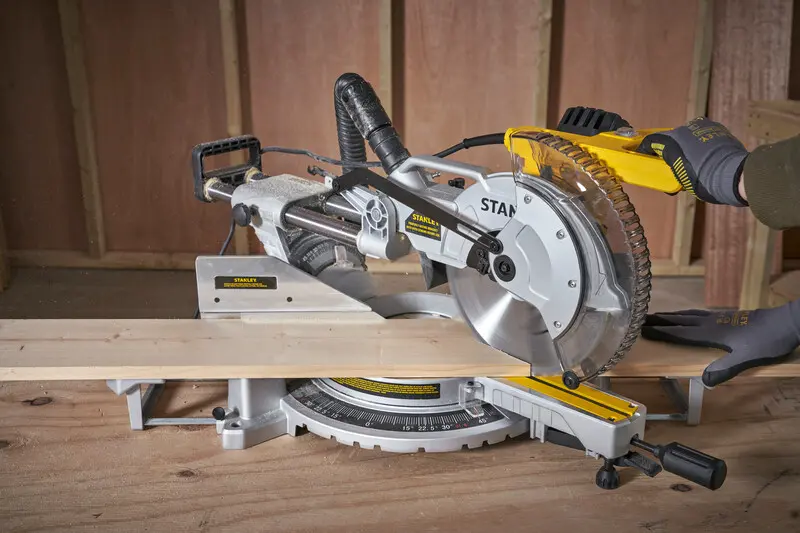 Stanley SM1800-QS - Troncatrice radiale per legno 1800W disco da 254 mm