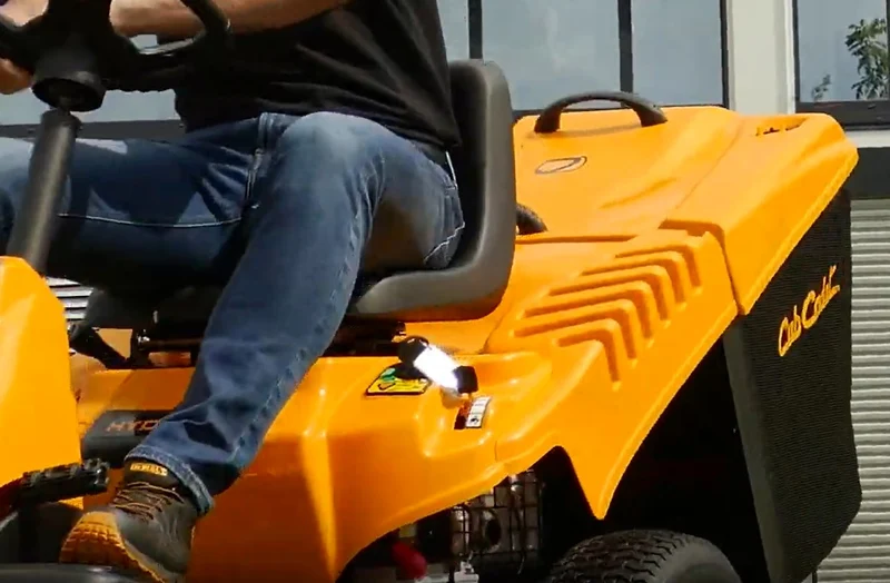 Cub Cadet LR2 NR76 Trattorino Minirider Taglio 76 cm , Cilindrata 439