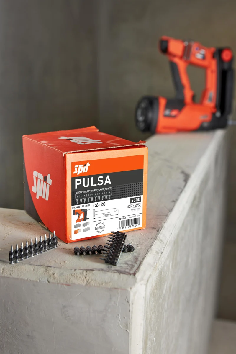 Spit 057544 - Chiodi C6 40 mm per calcestruzzo e materiali teneri - 500 pezzi + Bomboletta del gas
