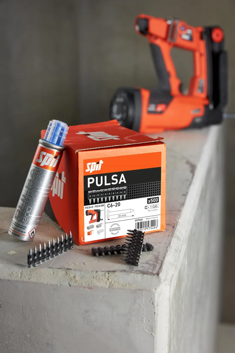 Spit 057542 - Chiodi C6 30 mm per calcestruzzo e materiali teneri - 500 pezzi + Bomboletta del gas