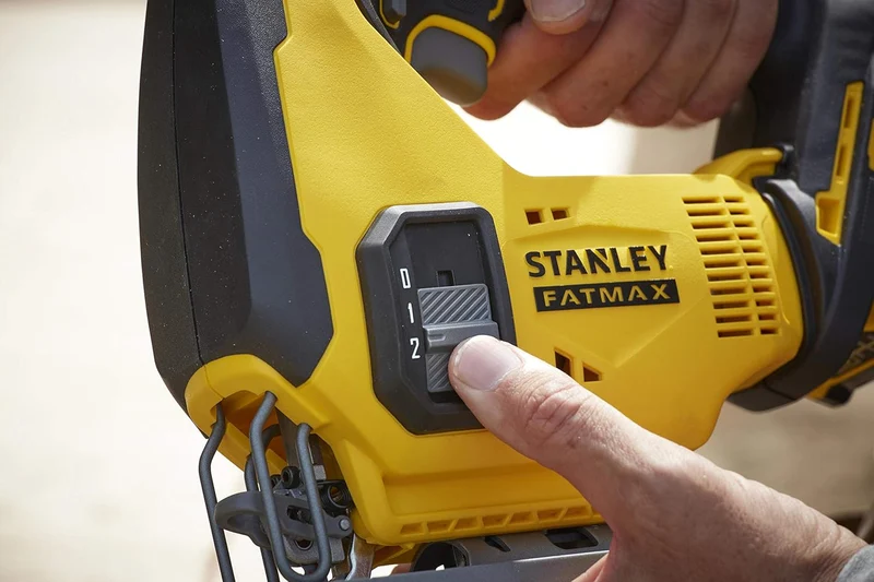 Stanley SFMCS600M2K-QW - Seghetto alternativo a batteria 18V, 2x batterie da 4,0 Ah Li-Ion - valigetta