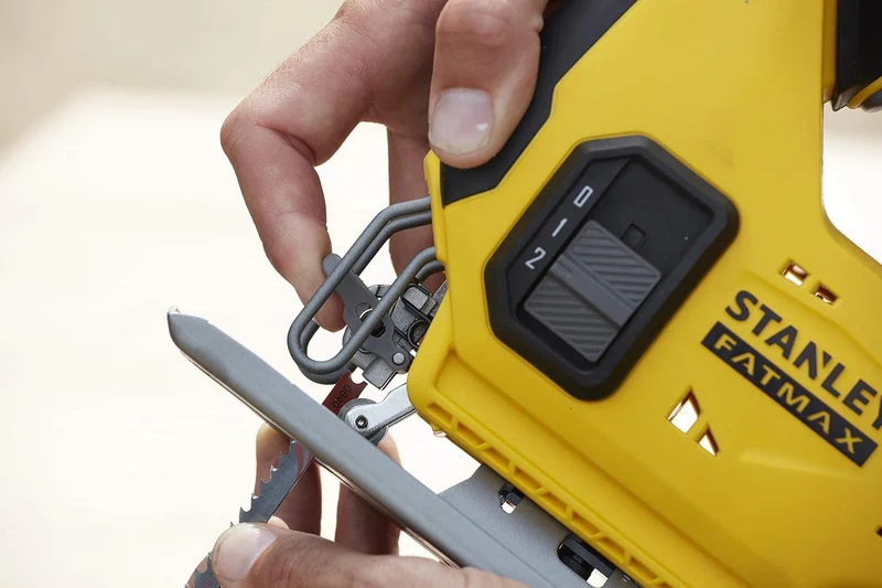 Stanley SFMCS600M2K-QW - Seghetto alternativo a batteria 18V, 2x batterie da 4,0 Ah Li-Ion - valigetta