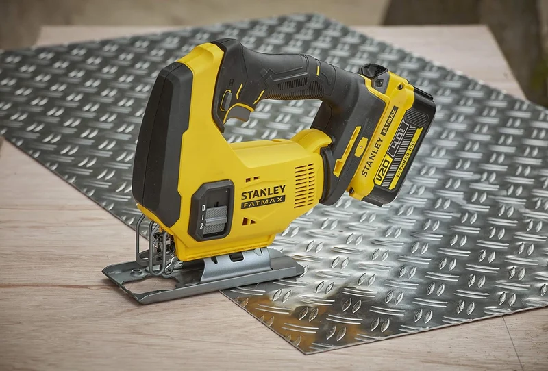 Stanley SFMCS600M2K-QW - Seghetto alternativo a batteria 18V, 2x batterie da 4,0 Ah Li-Ion - valigetta