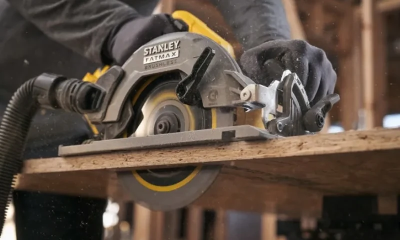 Stanley SFMCS551M1T-QW - Sega circolare a batteria 18V disco da 190 mm, 1x batteria 4,0 Ah in valigetta