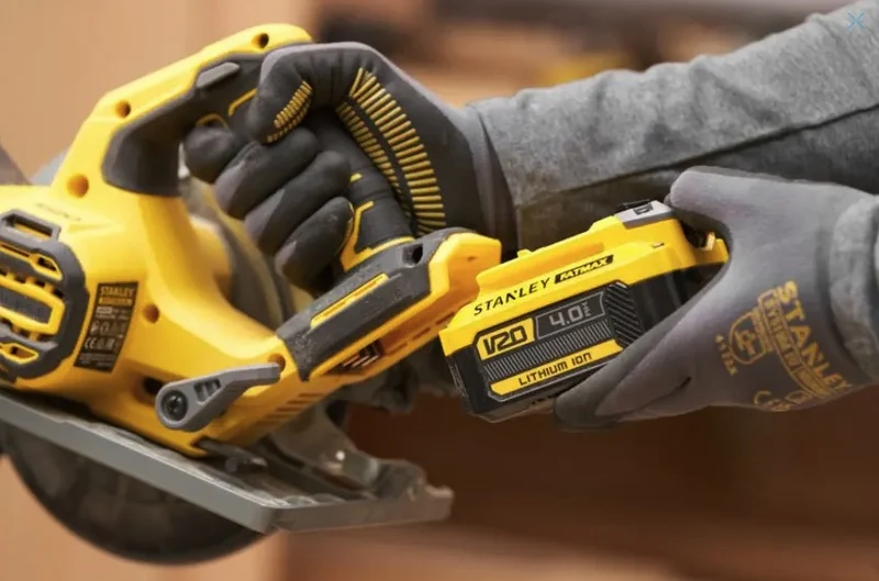 Stanley SFMCS551M1T-QW - Sega circolare a batteria 18V disco da 190 mm, 1x batteria 4,0 Ah in valigetta