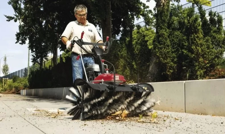 Scheppach SC2200PE - Spazzatrice a scoppio multifunzione con avviamento a scoppio