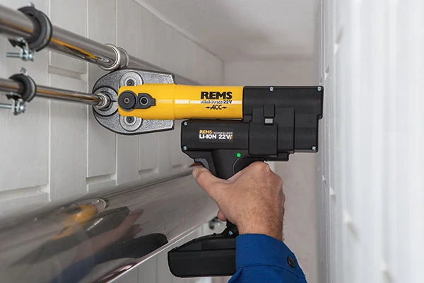 Rems Mini-Press 22V ACC - Pressatrice a batteria per tubi fino a Ø 40 mm