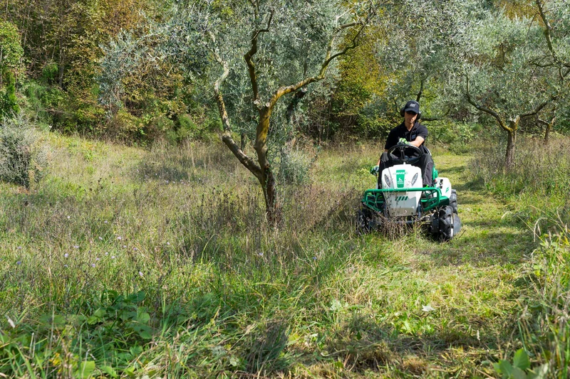 Trattorino rasaerba falciatutto Rabbit Mower Orec RM882