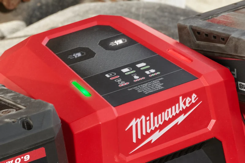 Milwaukee M18 DBSC - Caricabatterie simultaneo 18V super rapido