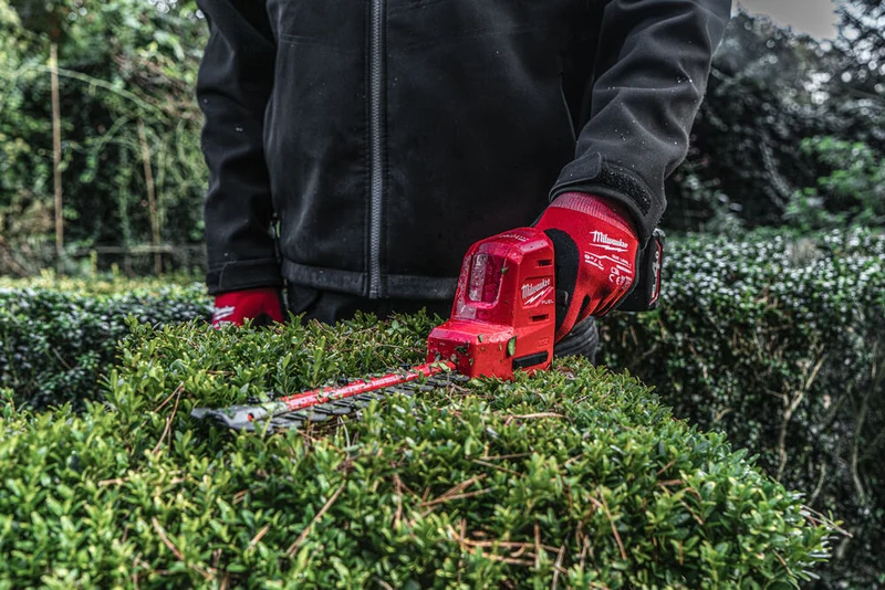 Milwaukee M12 FHT20-402 -Tagliasiepi compatto a batteria 12V, taglio 20 cm