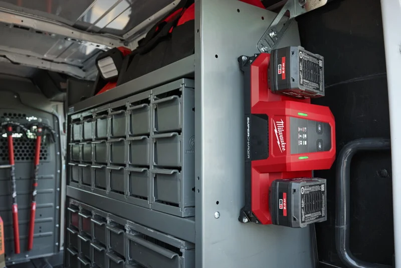 Milwaukee M18 MDBSC - Caricabatterie M18 simultaneo super rapido per veicoli