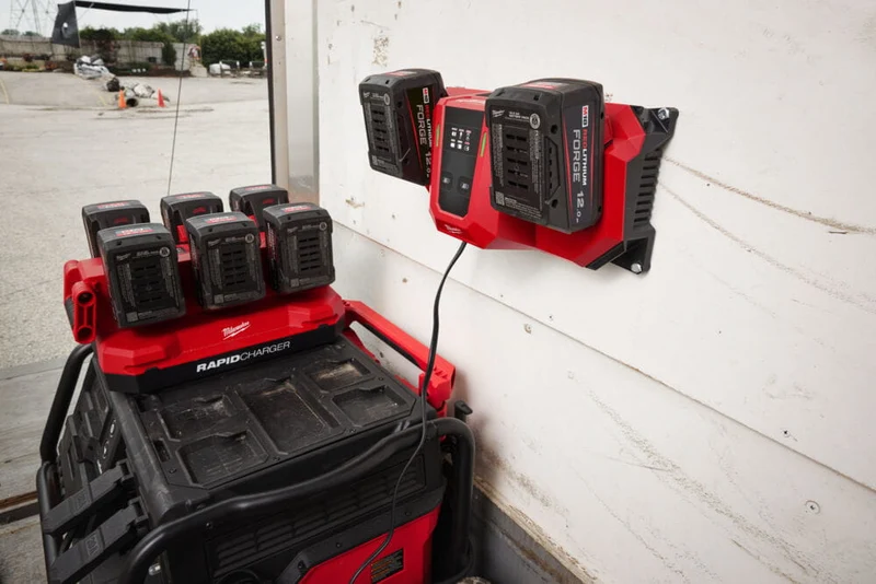 Milwaukee M18 MDBSC - Caricabatterie M18 simultaneo super rapido per veicoli