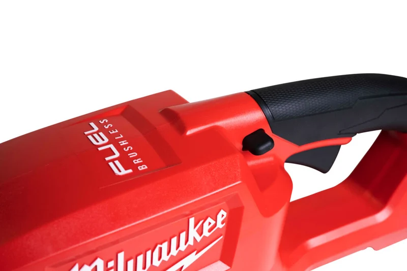Milwaukee M18 FHET60-802 - Tagliasiepi a batteria 18V 60 cm con lama bilaterale - 2 x 8Ah