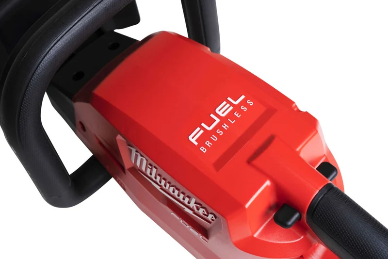 Milwaukee M18 FHET60-802 - Tagliasiepi a batteria 18V 60 cm con lama bilaterale - 2 x 8Ah