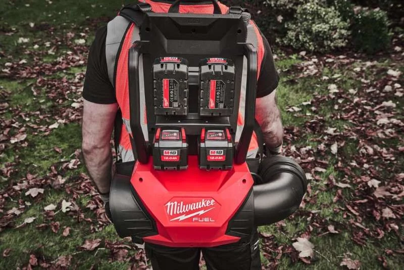 Milwaukee M18 F2BPB-0 - Soffiatore soffiafoglie spalleggiato a doppia batteria 2 x 18V - solo corpo
