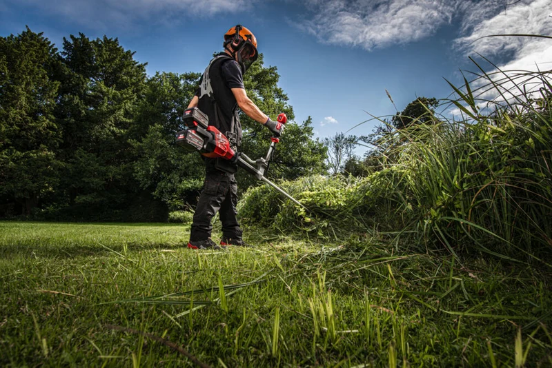 Milwaukee M18 F2BCU-122 - Decespugliatore bike filo/lama a doppia batteria 18V FUEL - 2 x 12Ah FORGE