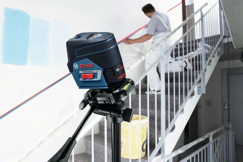 Bosch GCL 2-50 C Professional - Livella laser combinata con 4 batterie (AA) e adattatore