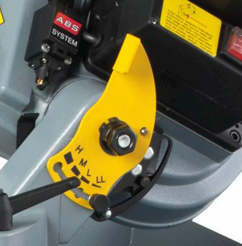 Femi ABS 1750XL - Segatrice a nastro con basamento e discesa automatica