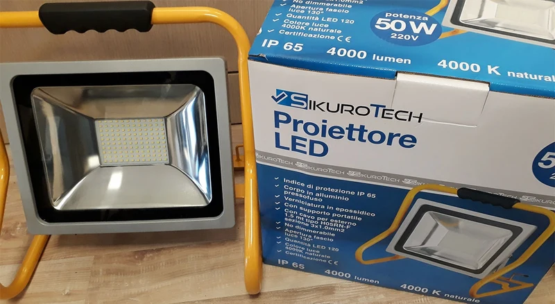 Faretto led portatile con piedistallo Sikurotech S204B 07660 50W 220V