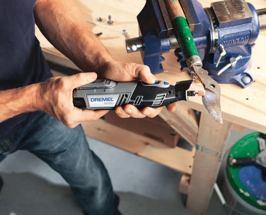 DREMEL 8220UM Black Belt Kit - Multiutensile a batteria 12V + 35 accessori