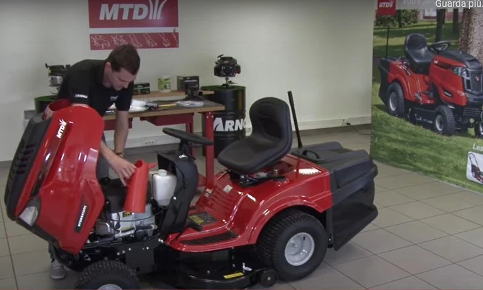 Trattorino rasaerba MTD Optima LN 200 H