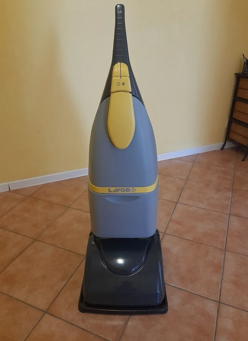 Lavasciuga Lavor PRO Sprinter - lavapavimenti professionale + Spazzola Moquette + Detergente 5lt Lavamoquette