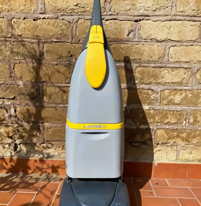 Lavasciuga Lavor PRO Sprinter - lavapavimenti professionale + Spazzola Moquette + Detergente 5lt Lavamoquette