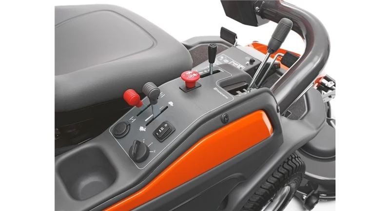 Trattorino con piatto frontale Husqvarna P 524