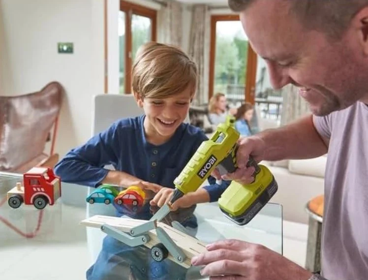 Ryobi R18GLU-0 Pistola per Colla a Caldo a Batteria 18V ( SOLO CORPO MACCHINA )