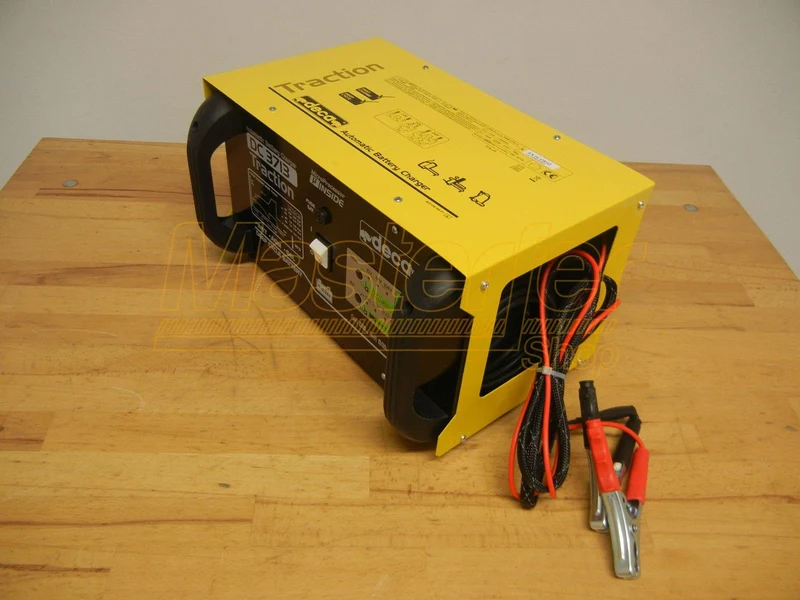 Caricabatterie (deep cycle - traction) 6-12-24V - Deca DC 3713 Traction (carica 37 A)